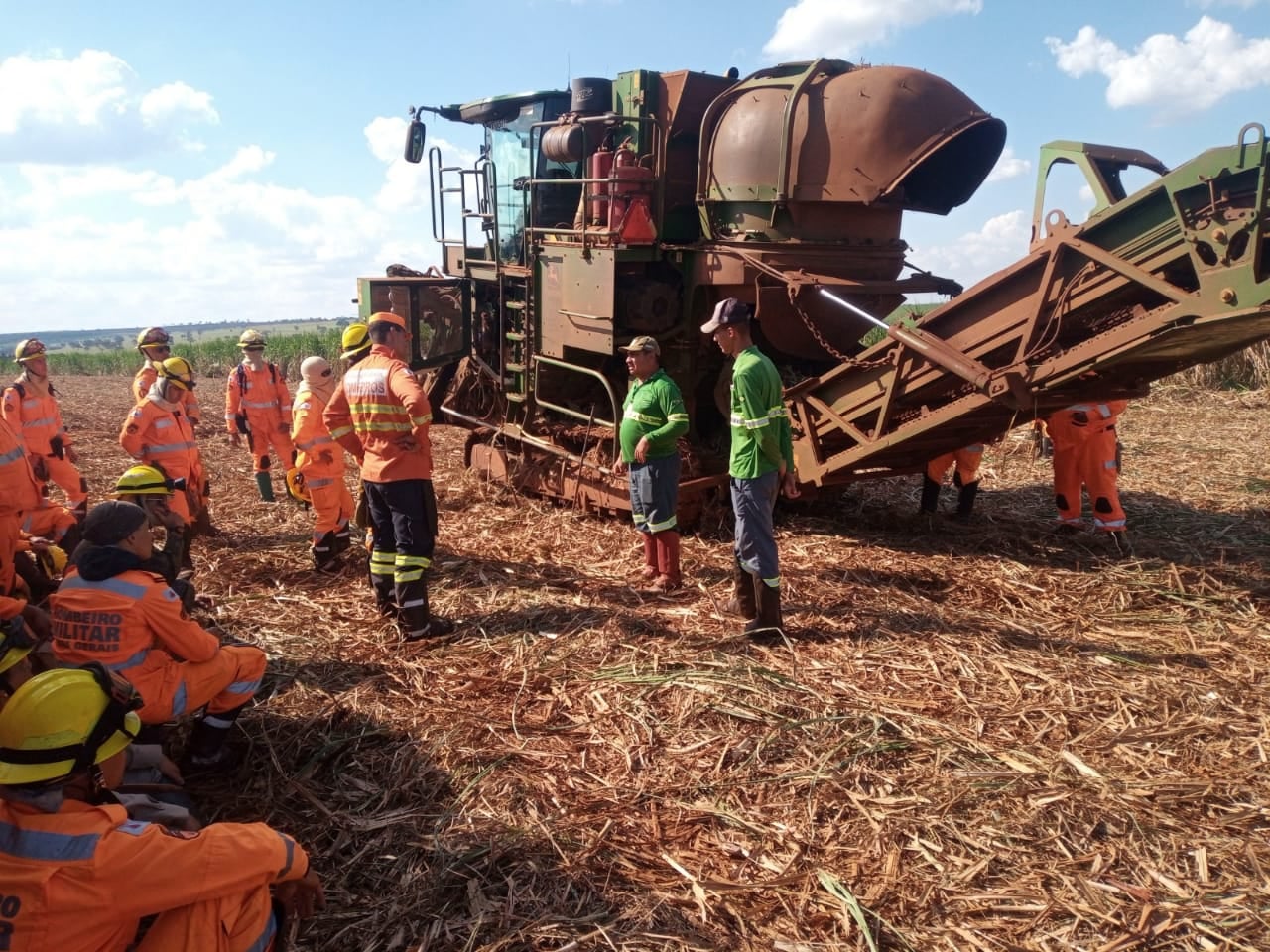 Parte do Curso de Prevenção e Combate a Incêndio Florestal do Corpo de Bombeiros Militar de Minas Gerais é realizado na Delta Sucroenergia